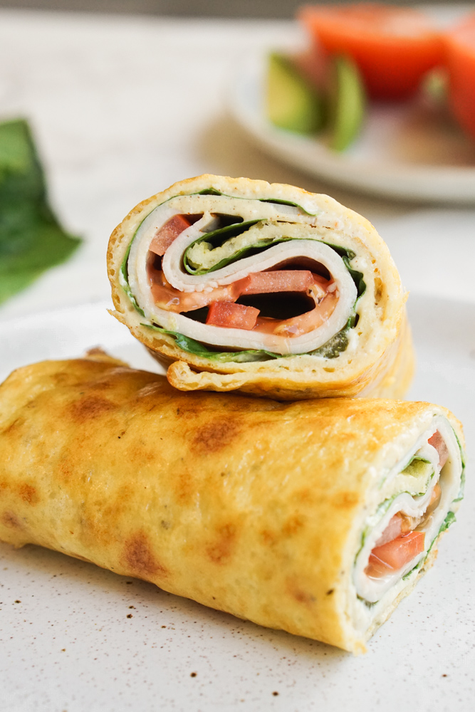 cottage cheese flatbread with turkey, tomato, lettuce